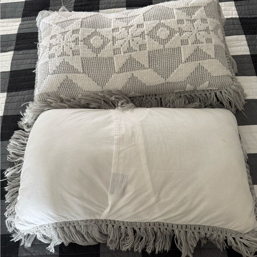 Made in Portugal Knit decorative pillows from Home  Goods set of 2 - Picture 2 of 5